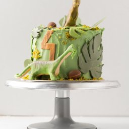 Pokruszone – Tort Urodzinowy Dinozaury 🦖🎂
Zaskocz malucha tortem w motywie dinozaurów! Nasz tort urodzinowy to połączenie pysznych składników i kreatywnej dekoracji, która zachwyci każdego małego fana prehistorycznych gadów. Personalizowany smak i wyglą