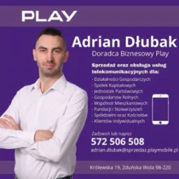 Reklama usług telekomunikacyjnych Play: portret doradcy biznesowego Adriana Dłubaka, lista klientów docelowych, numer telefonu i adres e-mail.