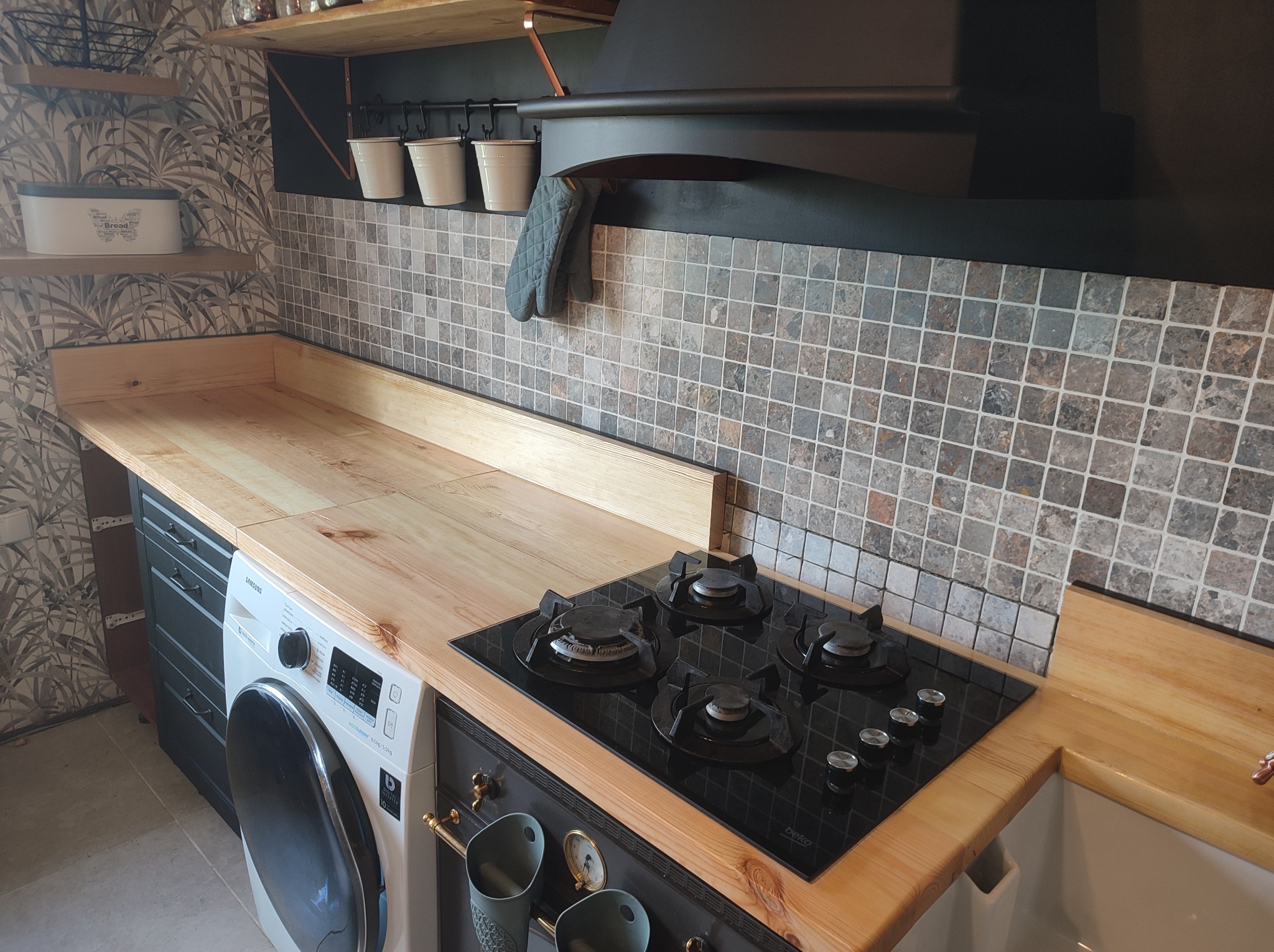 Kafle i wykonanie blatu drewnianego