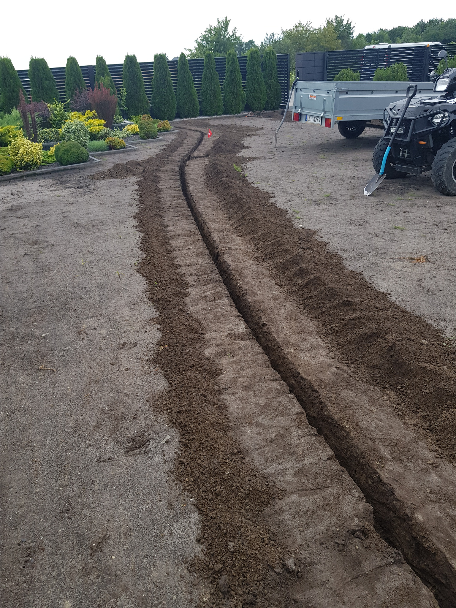 Wykop pod automatyczne nawodnienie.