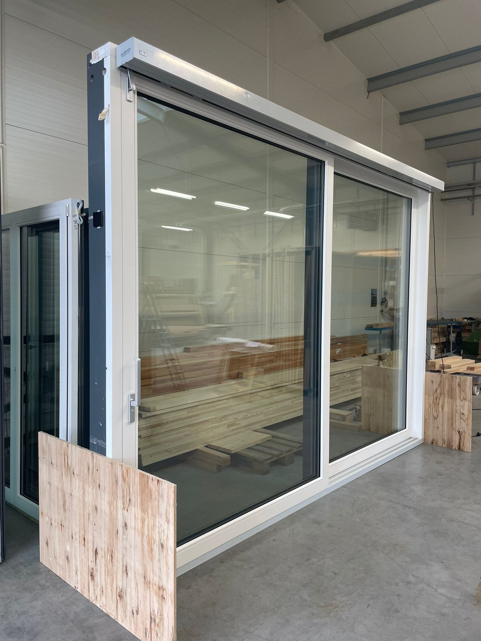 Okno HS z silnikiem elektrycznym