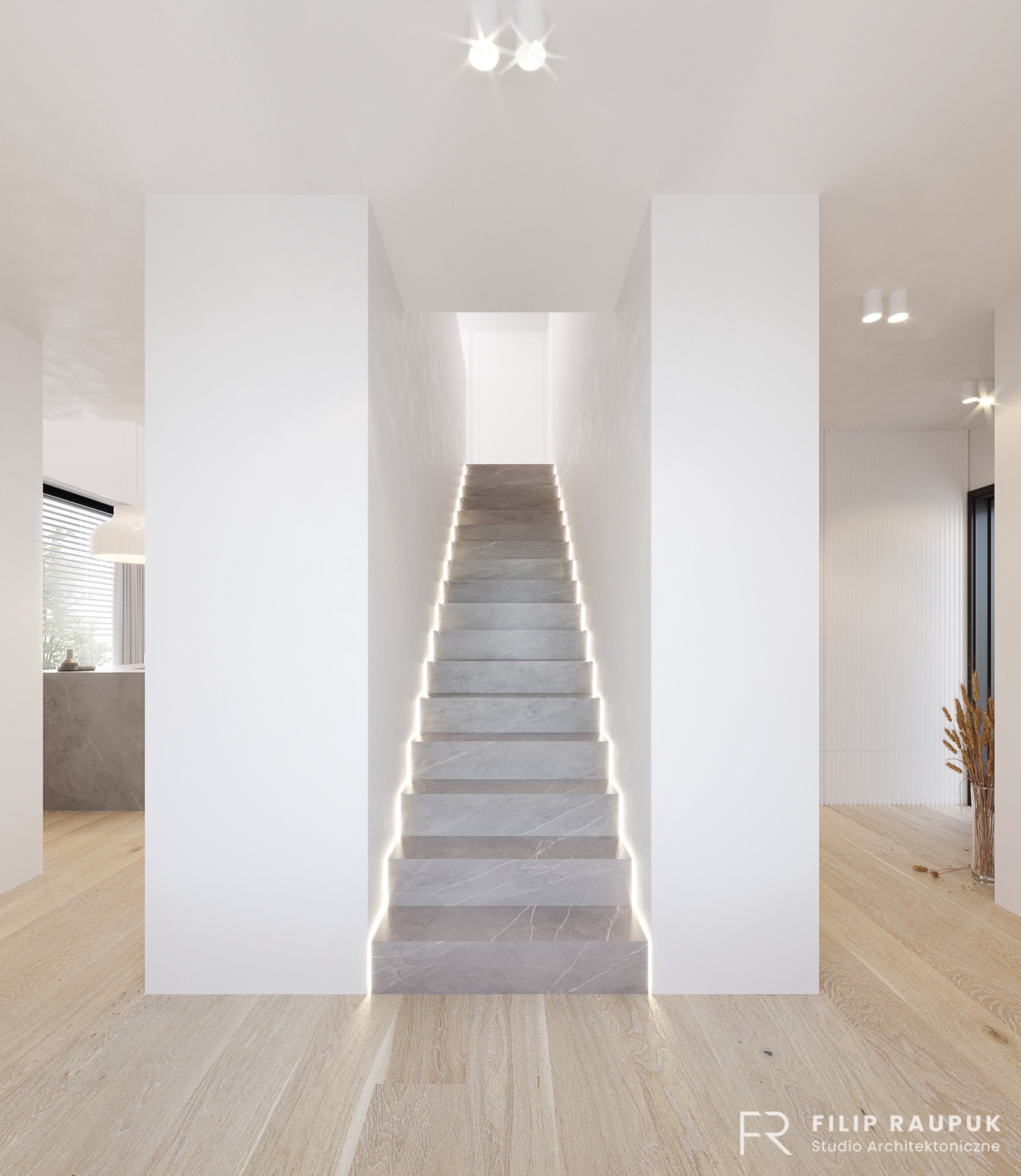 Minimalistyczne wnętrze z marmurowymi schodami podświetlonymi LED. W tle widoczna kuchnia i dekoracyjne trawy w wazonie. Jasna podłoga z drewna. Stonowana kolorystyka.