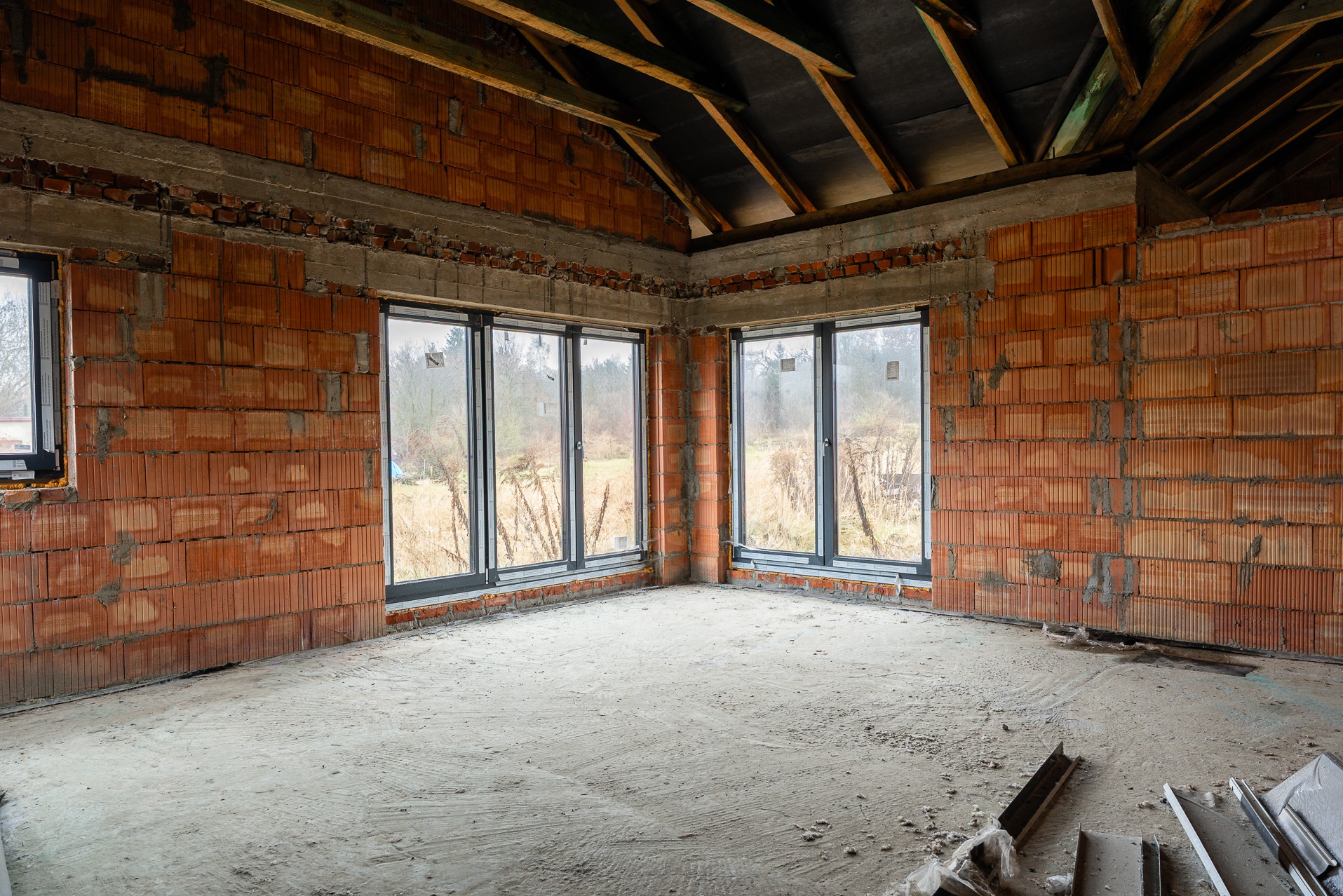 Sesja domu w stanie surowym otwartym, współpraca z agencją nieruchomości.