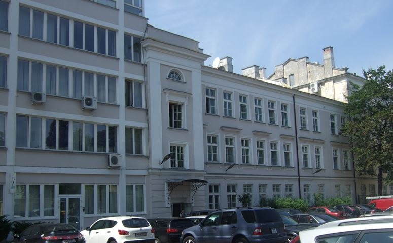 Renowacja elewacji zabytkowego budynku przy ul. Krzywickiego w Warszawie.