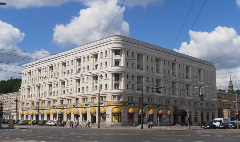 Termomodernizacja budynku przy al. Solidarności w Warszawie - po realizacji.