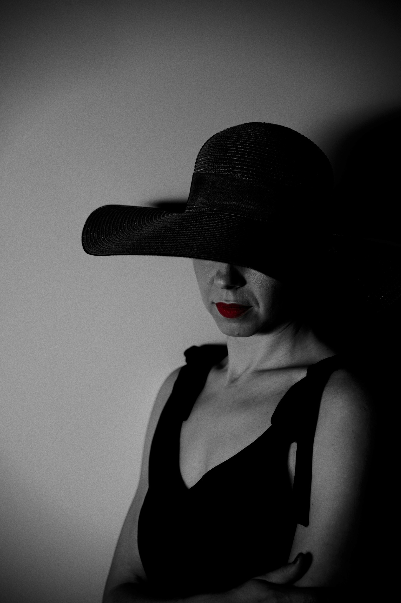 Zdjęcie wykonane w apartamencie, przy użyciu własnego sprzętu oświetleniowego, z autorską obróbką.