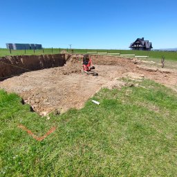 Wytyczenie osi budynku i umiejscowienie na działce.