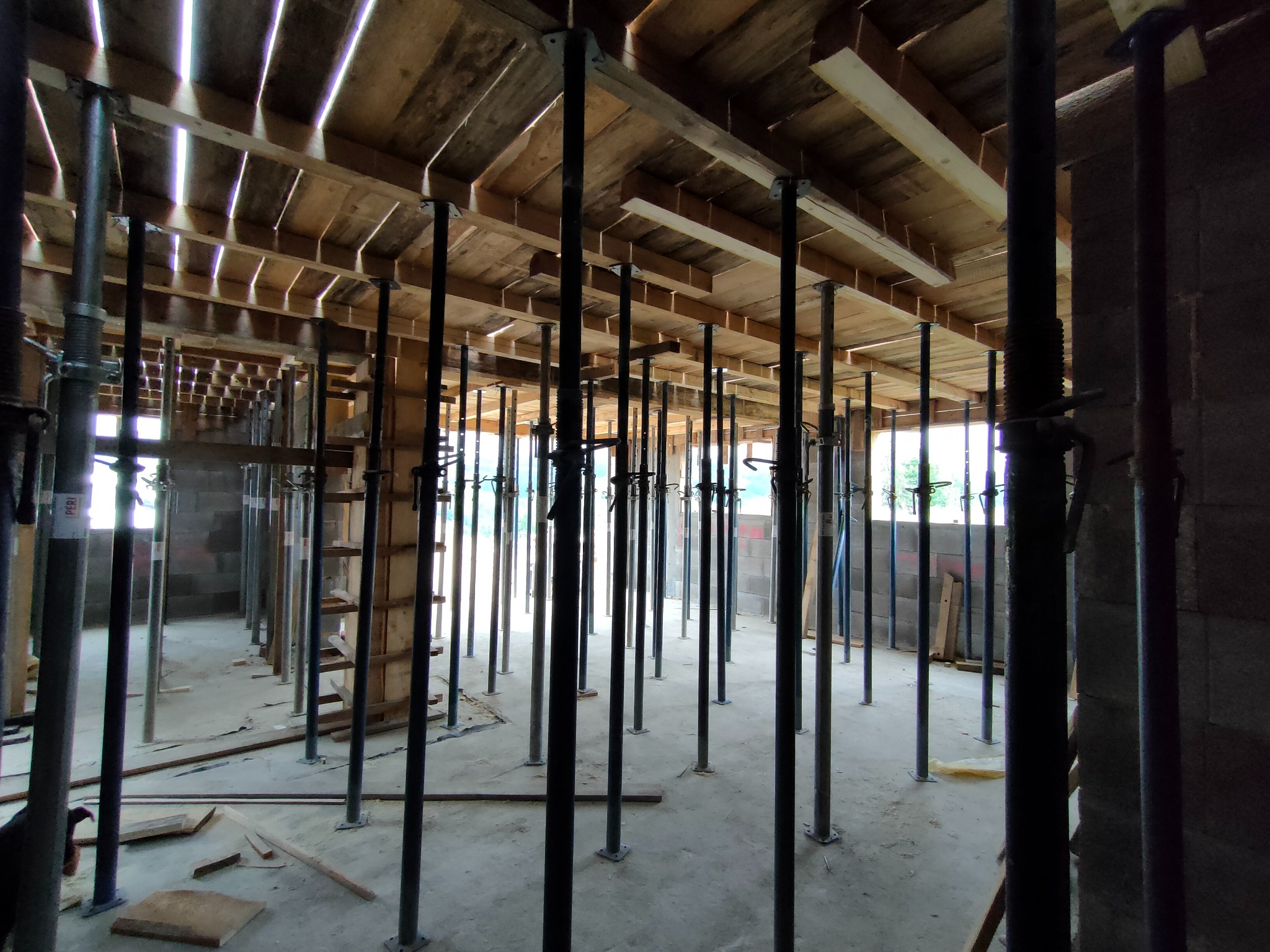 Szalunek stropu piwnic