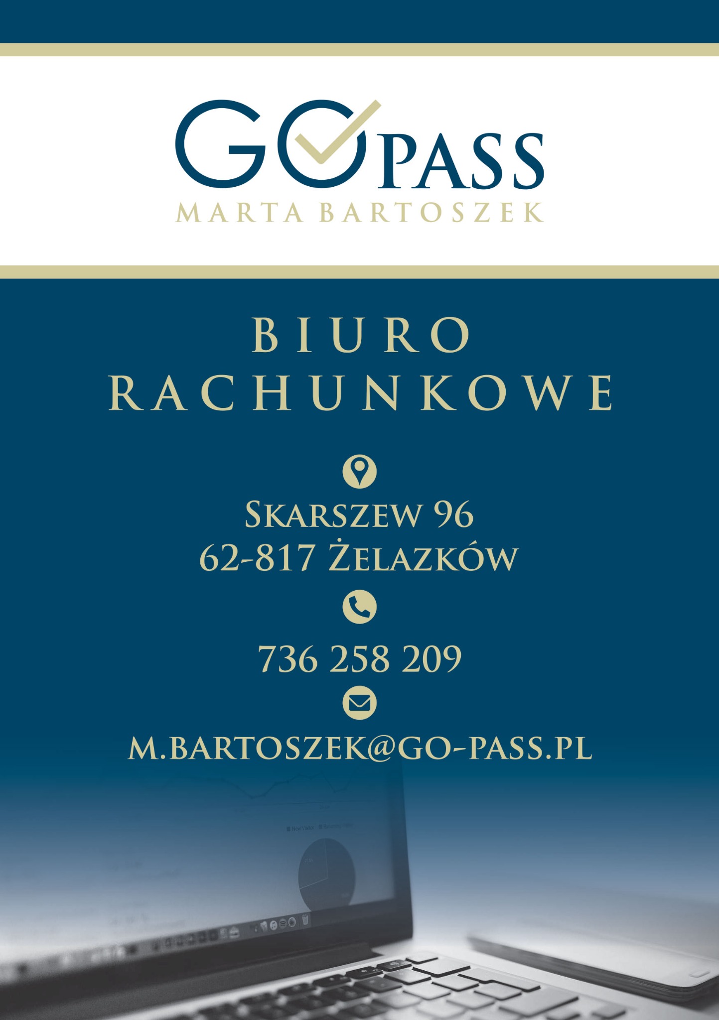 Wizytówka Biura Rachunkowego GoPass Marty Bartoszek z adresem, numerem telefonu i adresem e-mail, umieszczona na tle otwartego laptopa z widocznym wykresem kołowym.