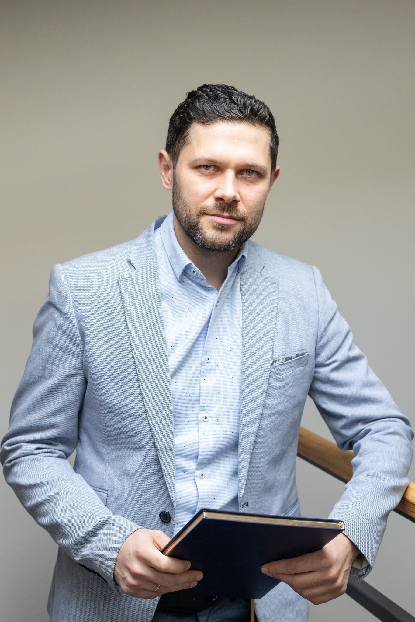 Oferuję profesjonalną pomoc przy zakupie, sprzedaży, wynajmie wszelkiego rodzaju nieruchomości.