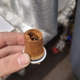 THERMO EKSPLOATACJA SPÓŁKA Z OGRANICZONĄ ODPOWIEDZIALNOŚCIĄ - Czyszczenie filtra cyrkulacji CWU