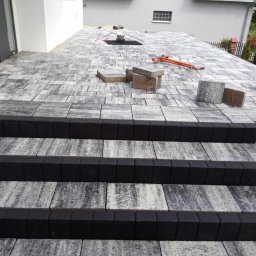 Układanie kostki brukowej Połomia 3