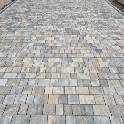 Układanie kostki brukowej Połomia 4