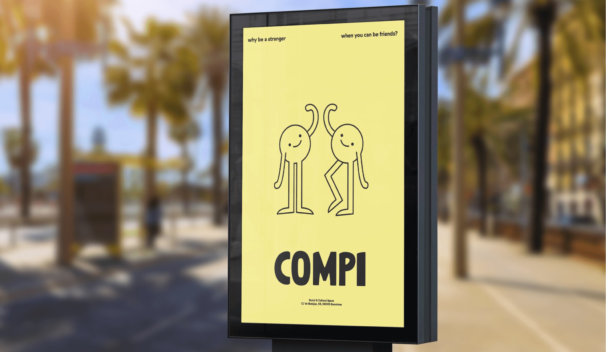Żółty plakat reklamowy na ulicy w Warszawie przedstawia czarne rysunkowe postacie z napisem 'COMPI' poniżej, zachęcając do przyjaźni zamiast bycia obcym.