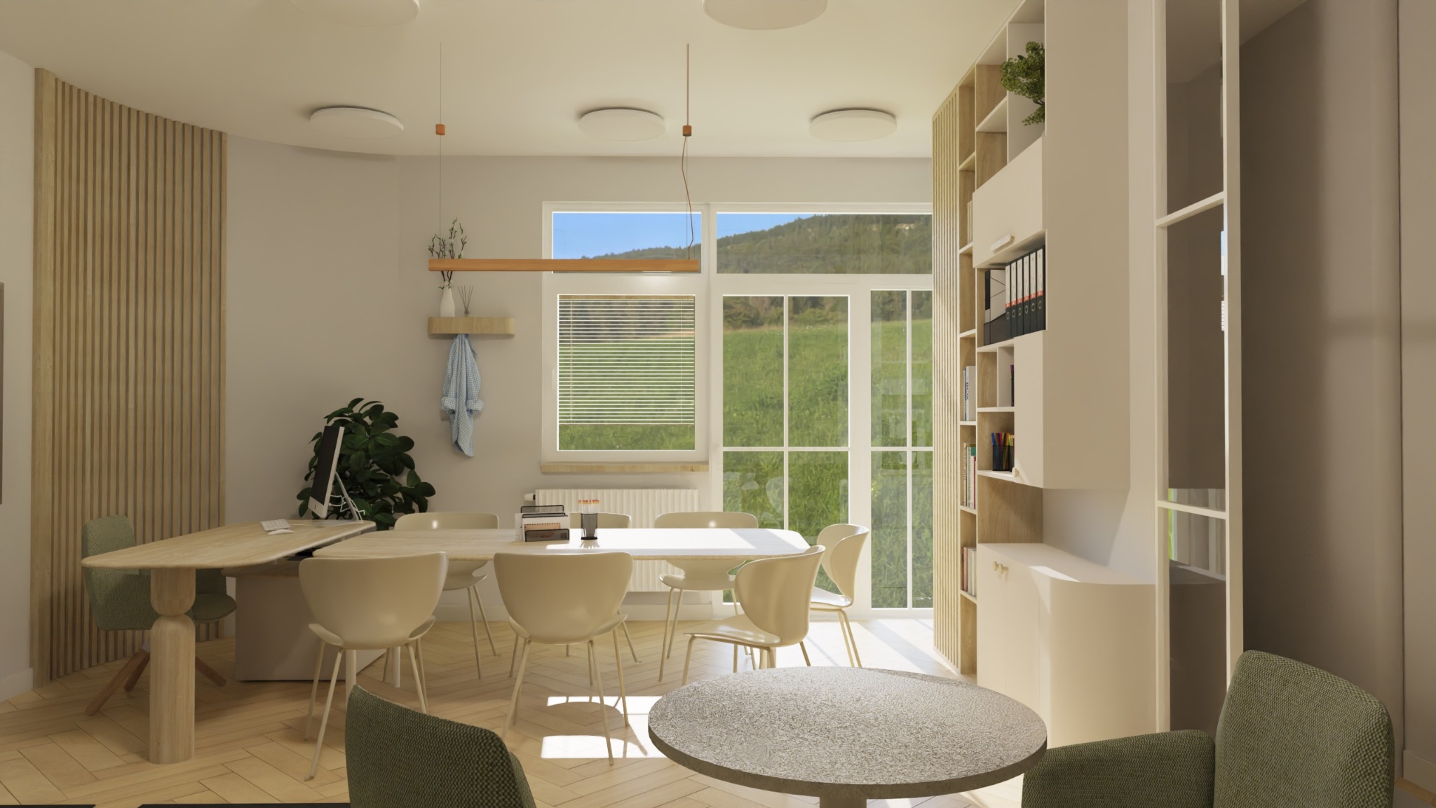 Jasne biuro z dużym oknem i widokiem na zieleń. Drewniane lamele na ścianie, minimalistyczne meble i regał z książkami tworzą przytulną przestrzeń do pracy.