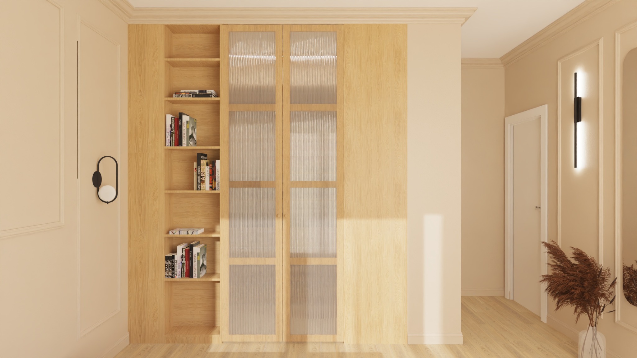 Beżowe wnętrze: zabudowa z drewnianymi półkami na książki i ryflowanymi szklanymi drzwiami. Na ścianie lampa, w tle widok na korytarz z dekoracyjną trawą.