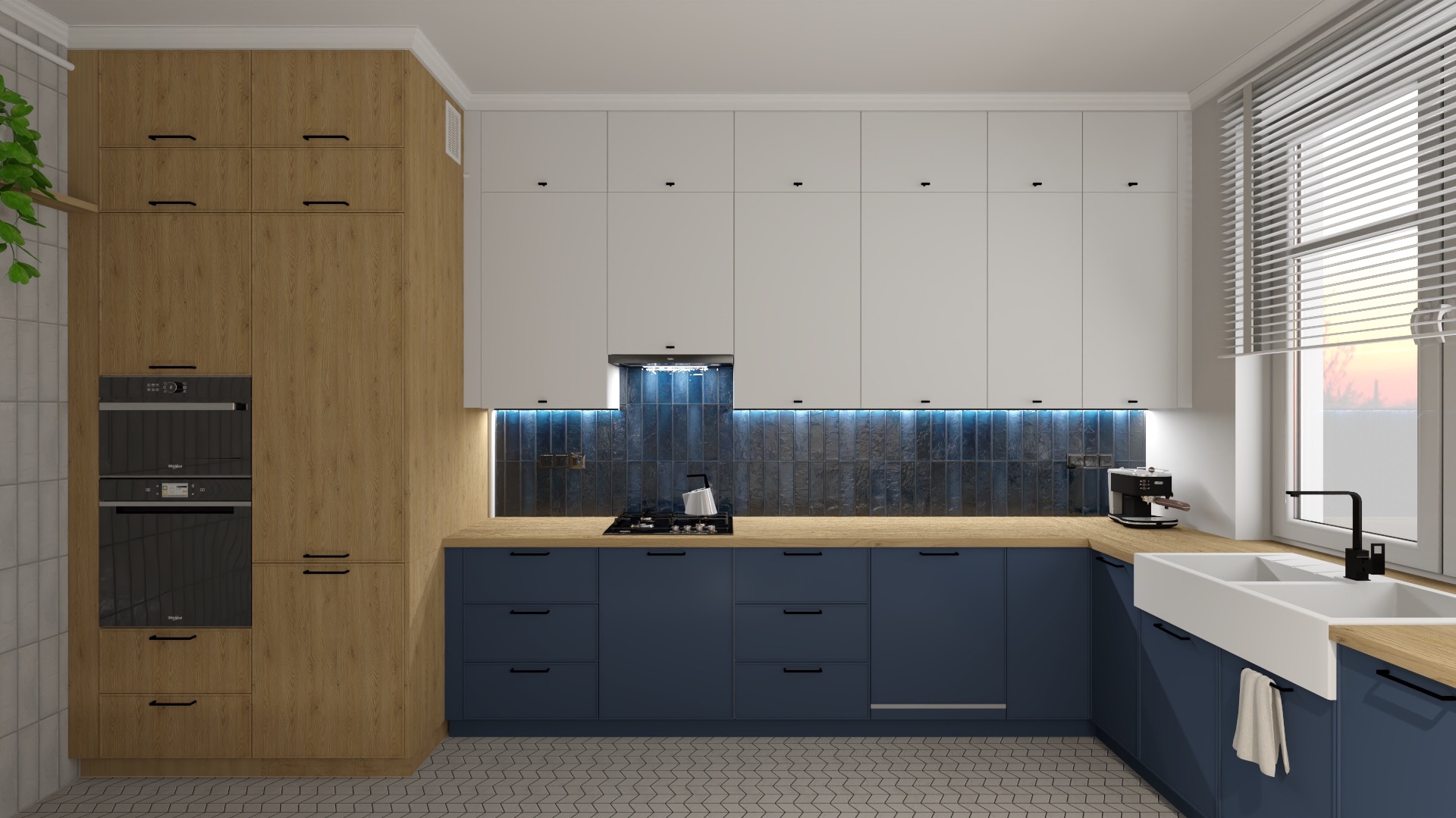 Nowoczesna kuchnia z granatowymi szafkami dolnymi, drewnianymi górnymi i białymi wiszącymi szafkami, podświetlana ściana z ciemnych płytek, ekspres do kawy i zlew farmerski przy oknie.