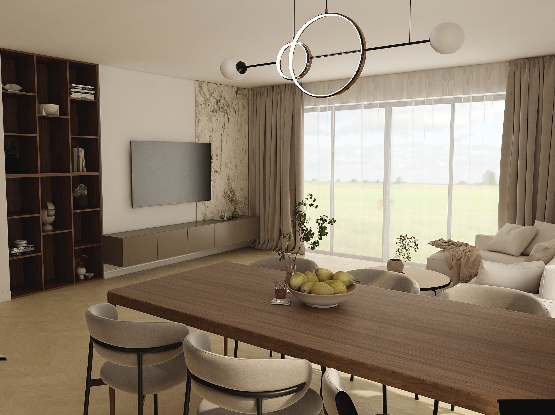 Jasne wnętrze salonu z drewnianym stołem, krzesłami w odcieniach beżu i lampą sufitową o nowoczesnym designie. W tle widoczny regał, telewizor i okno z widokiem na zieleń.