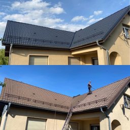 URBAN ALPSERWIS SPÓŁKA Z OGRANICZONĄ ODPOWIEDZIALNOŚCIĄ - Dach domu przed i po czyszczeniu. Górna część dachu jest czarna, a dolna brązowa. Na dolnej części dachu stoi osoba z lancą.