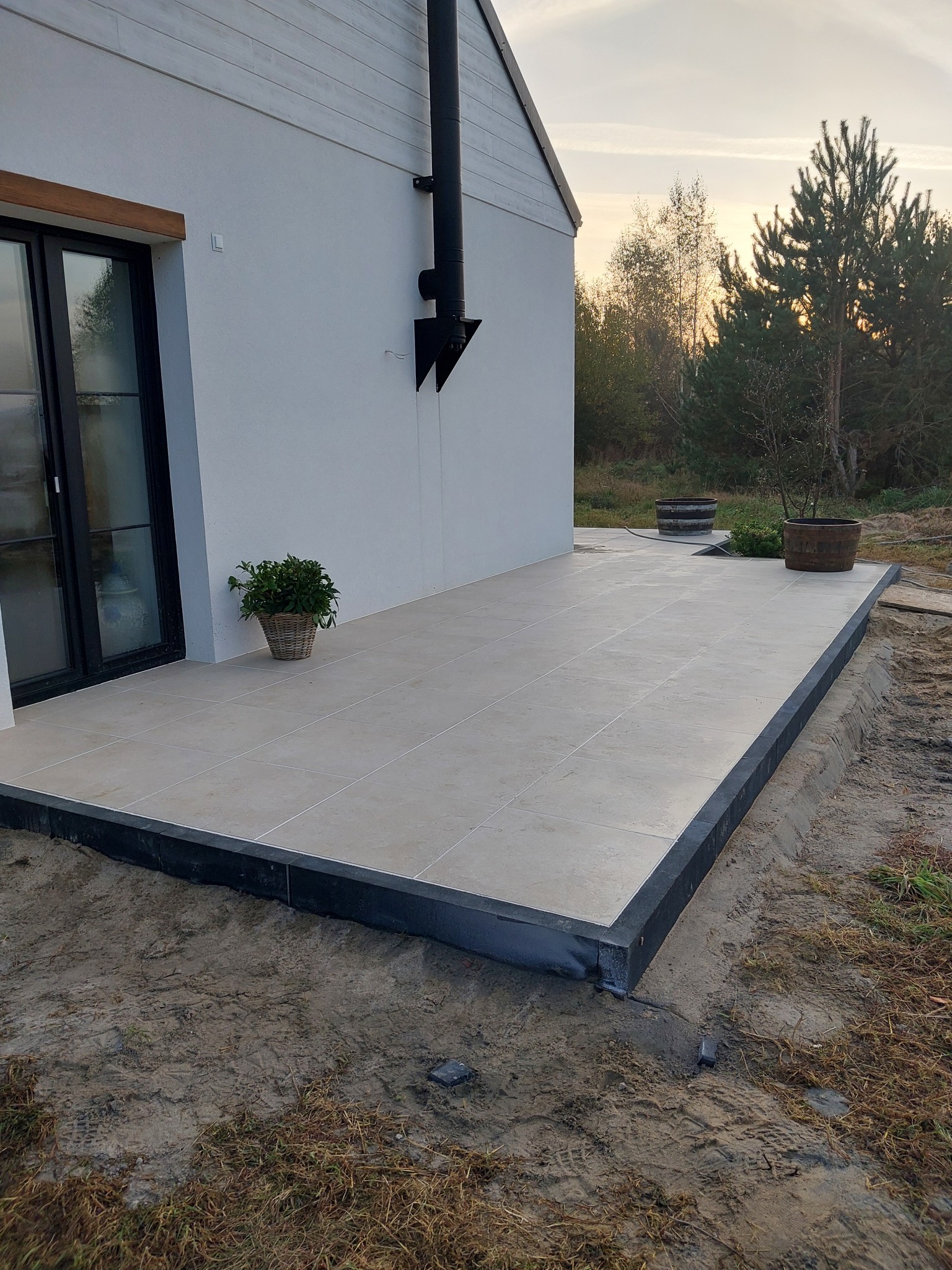 Taras z plyt gresowych 60/60 plus palisady