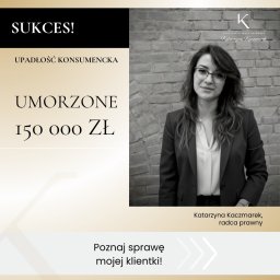 KANCELARIA RADCY PRAWNEGO KATARZYNA KACZMAREK - Umorzone 150 000 zł długu w upadłości konsumenckiej. Portret radcy prawnego Katarzyny Kaczmarek na tle ceglanej ściany. Sukces w tle.