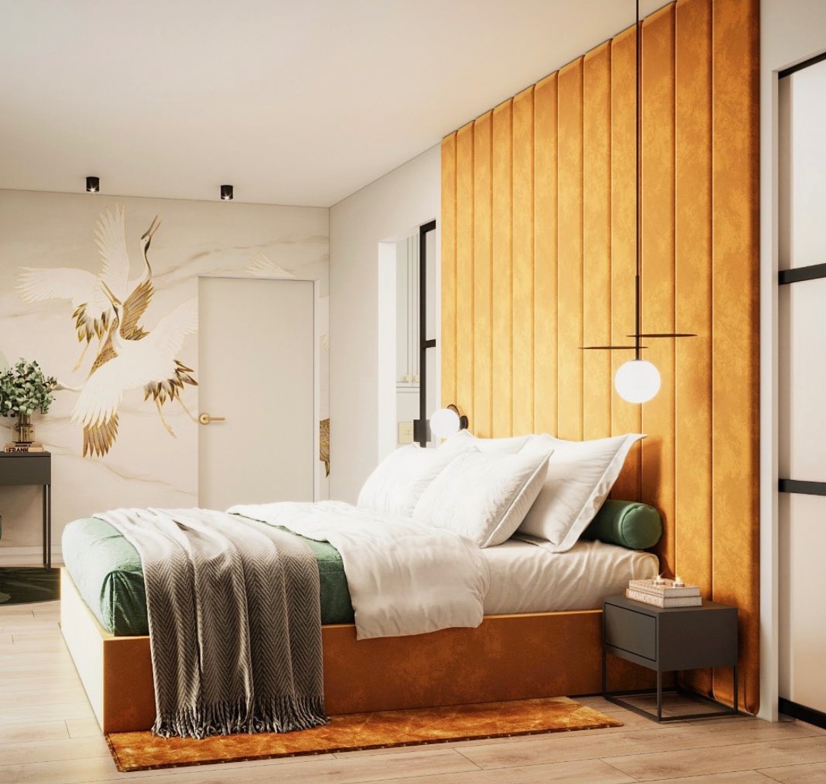 Nowoczesna sypialnia z łóżkiem kontynentalnym, pomarańczowym zagłówkiem z paneli, marmurową ścianą z motywem żurawi, minimalistyczną lampą wiszącą i stolikiem nocnym.