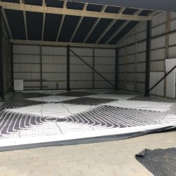 Wykonanie ogrzewania podłogowego w przydomowym warsztacie.