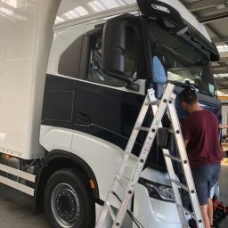 oklejanie kabiny ciagnika 