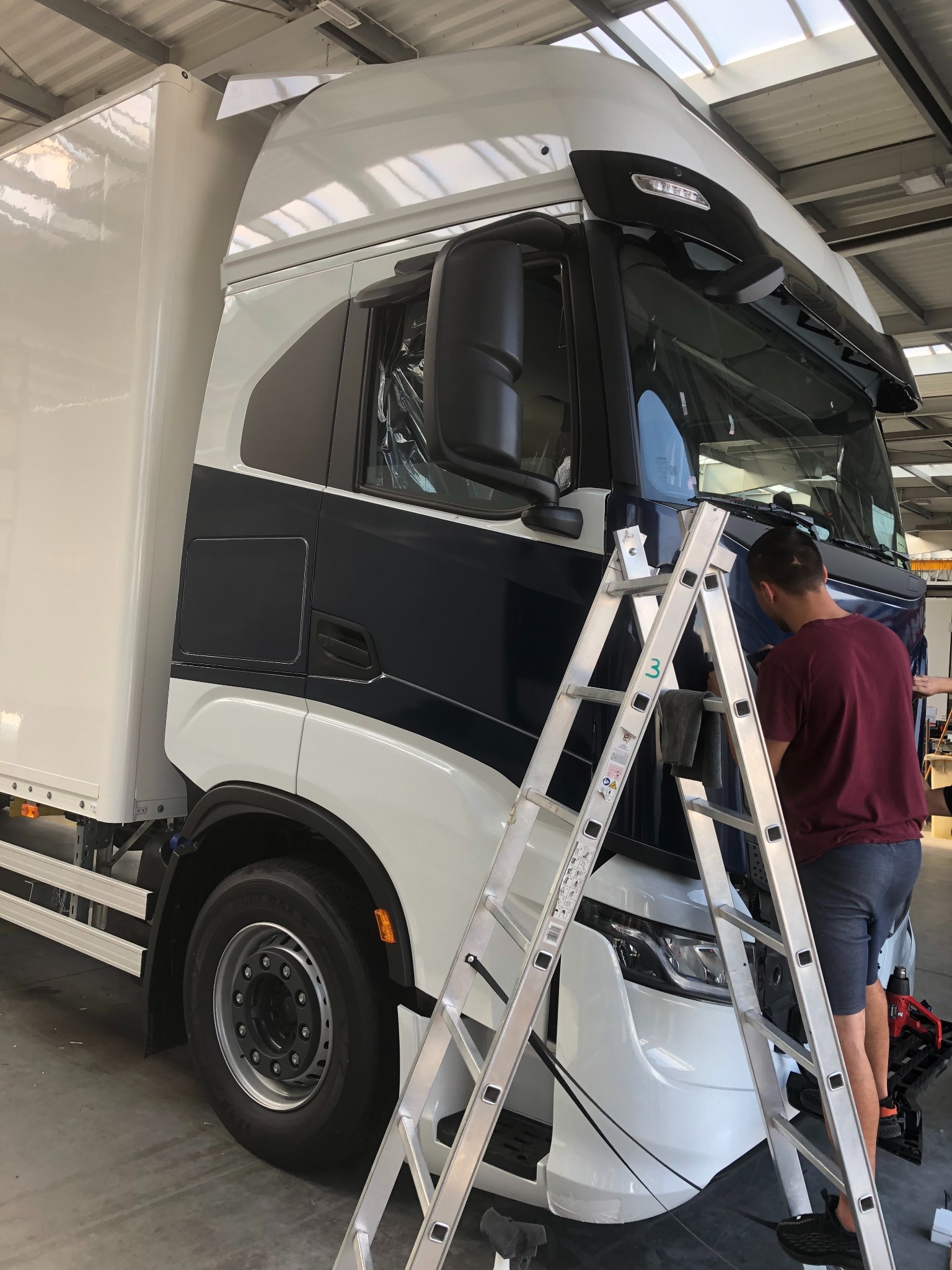 oklejanie kabiny ciagnika