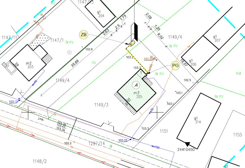 Plan zagospodarowania działki z naniesionymi przyłączami w Łomży. Mapa z numerami działek, budynkami i oznaczeniami technicznymi. Dokumentacja projektowa.