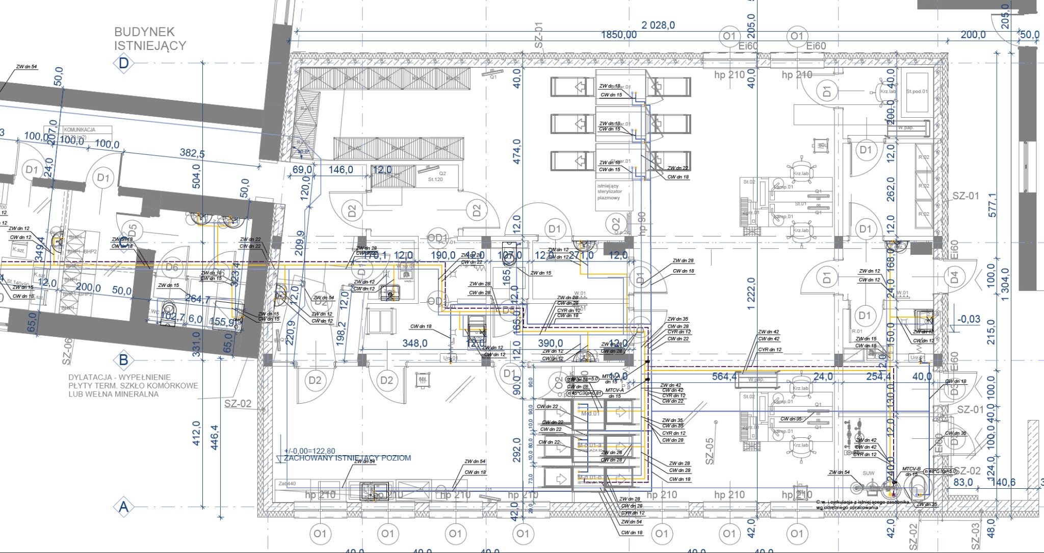 Szczegółowy plan instalacji sanitarnych z wymiarami, oznaczeniami i symbolami, przedstawiony w formie technicznego rysunku architektonicznego.