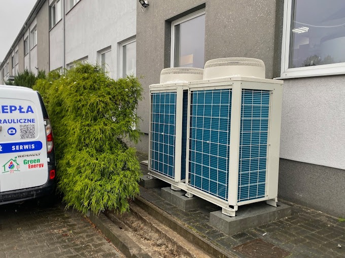 Pompa ciepła MITSUBISHI, którą dzięki nam użytkuje budynek usługowo - handlowy firmy LIDER w Biłgoraju.