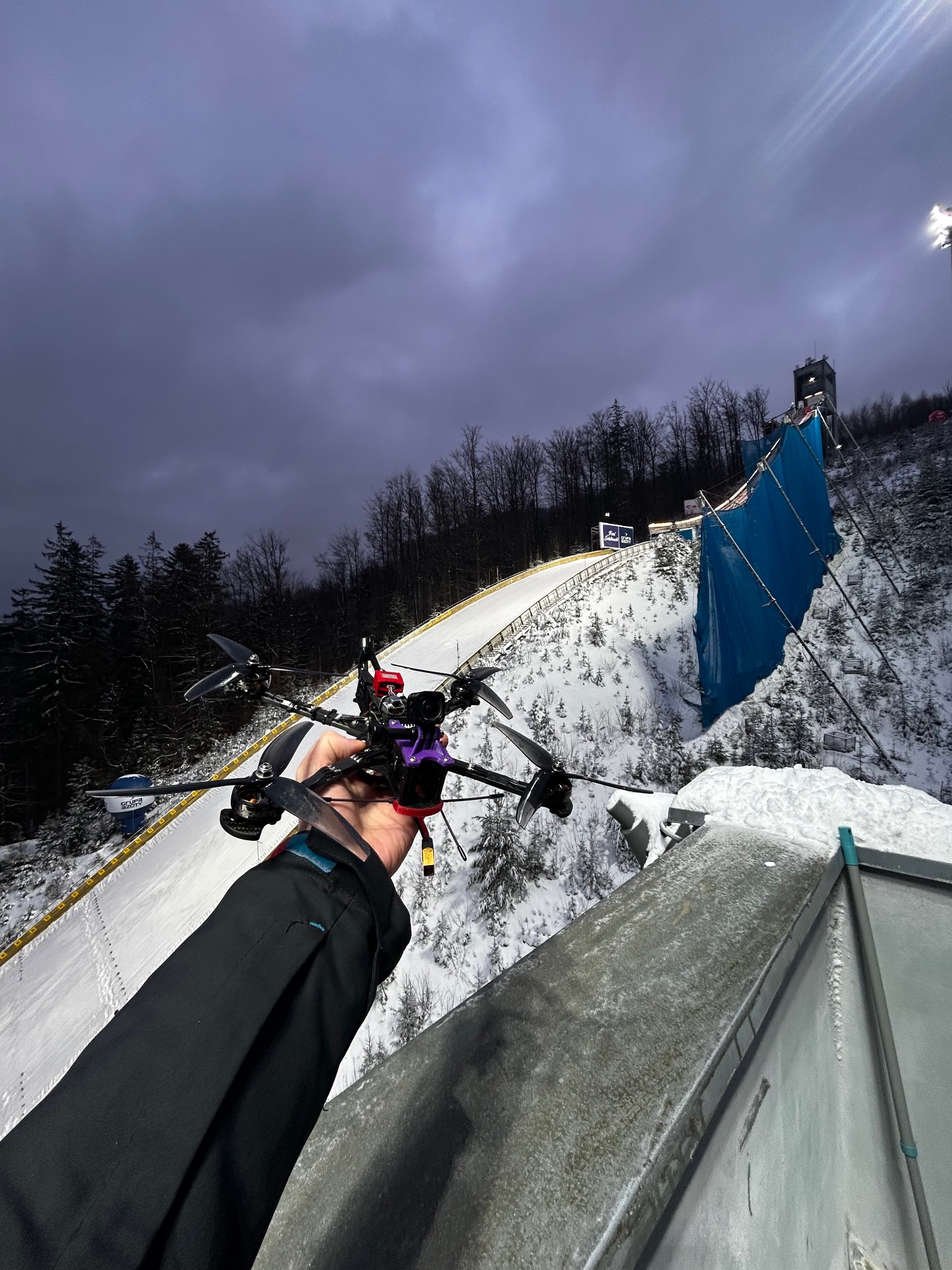 Transmisja LIVE z dronów dla TVP z MŚ w skokach narciarskich