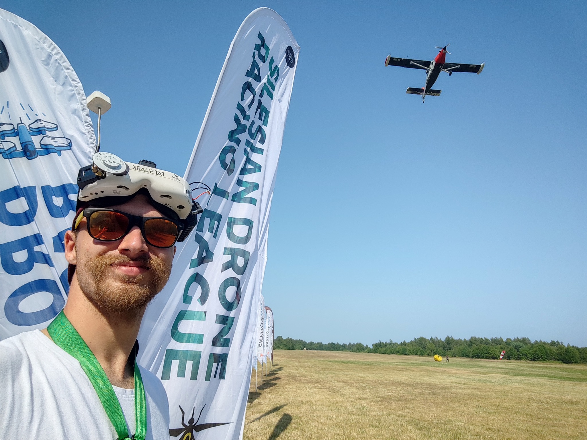 Współpraca z strefami spadochronowymi.