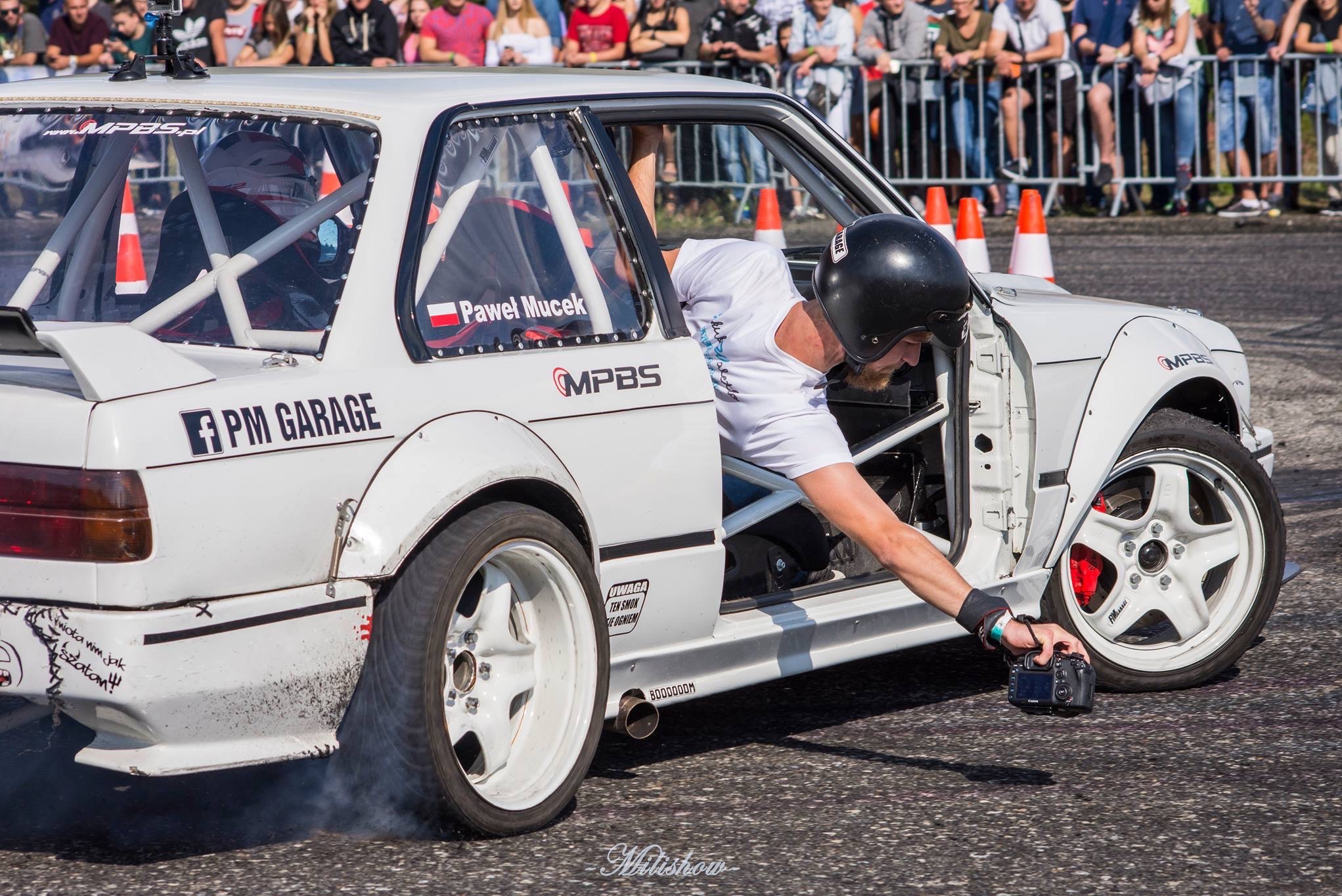 Realizację ujęć, których nikt inny się nie podejmuje.
