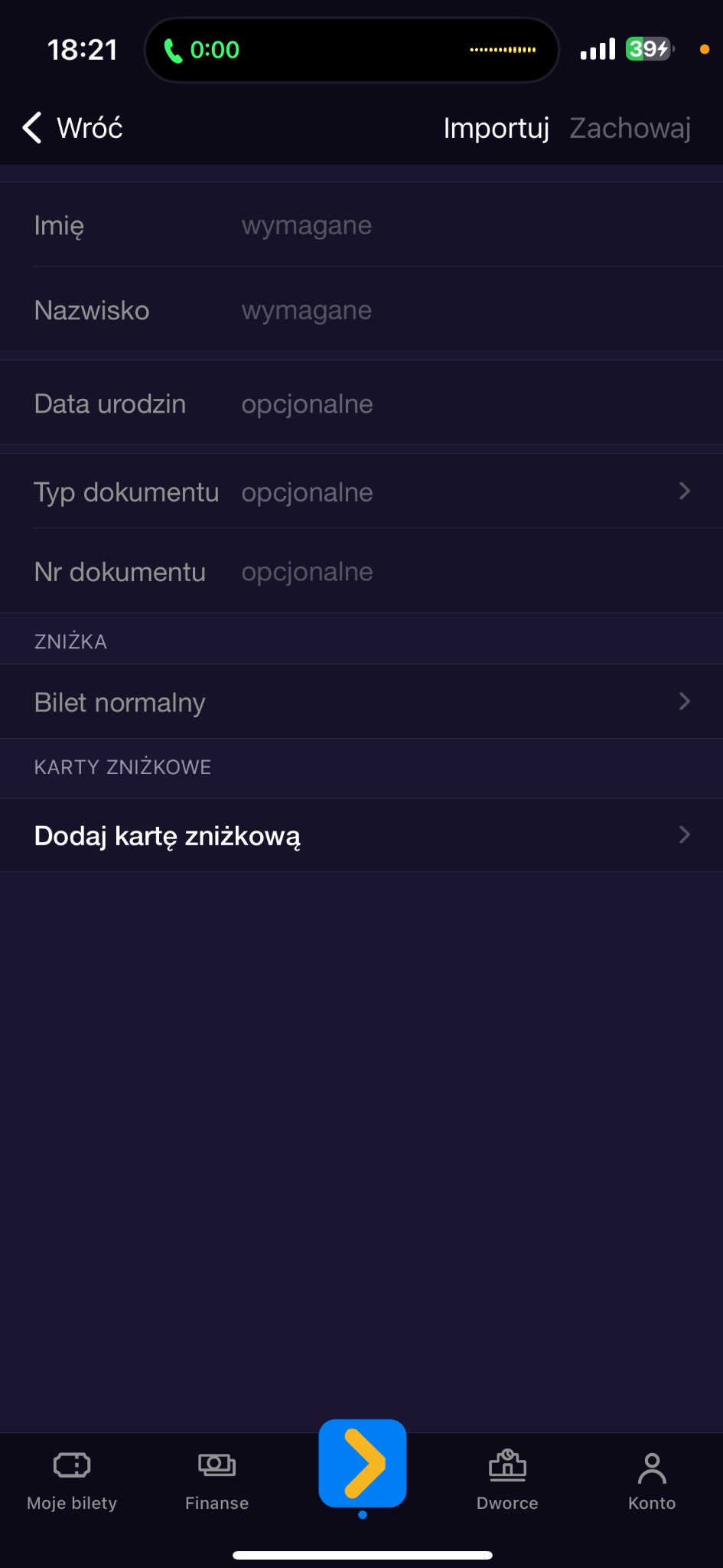 Ekran aplikacji mobilnej z formularzem do dodawania karty zniżkowej, z polami 'Imię', 'Nazwisko' (wymagane) oraz 'Data urodzin', 'Typ dokumentu', 'Nr dokumentu' (opcjonalne).