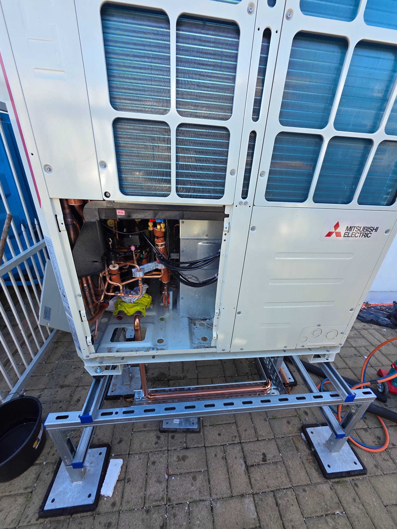 Montaz systemu VRF mitsubishi