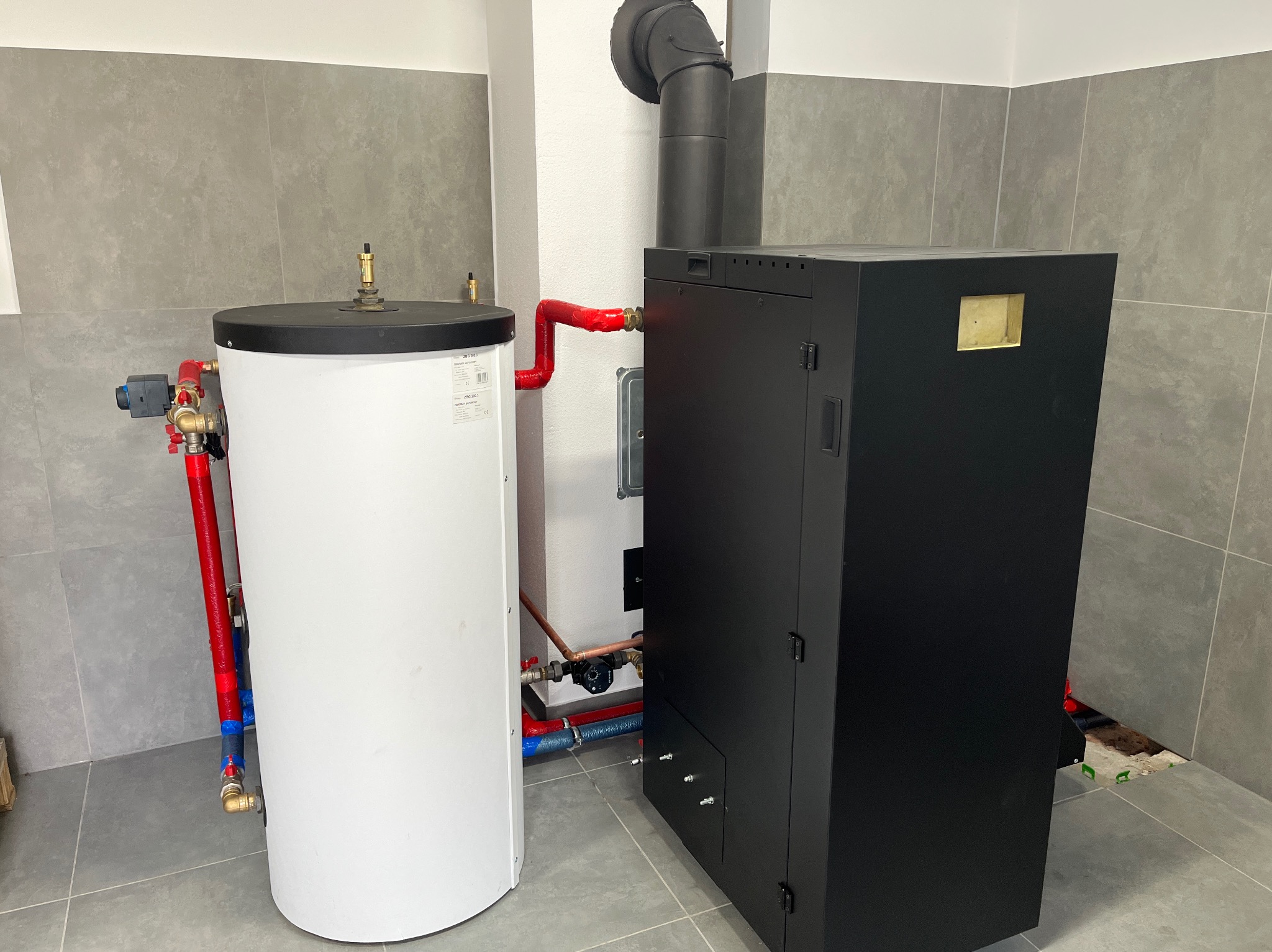 Montaż kotłowni na pellet.