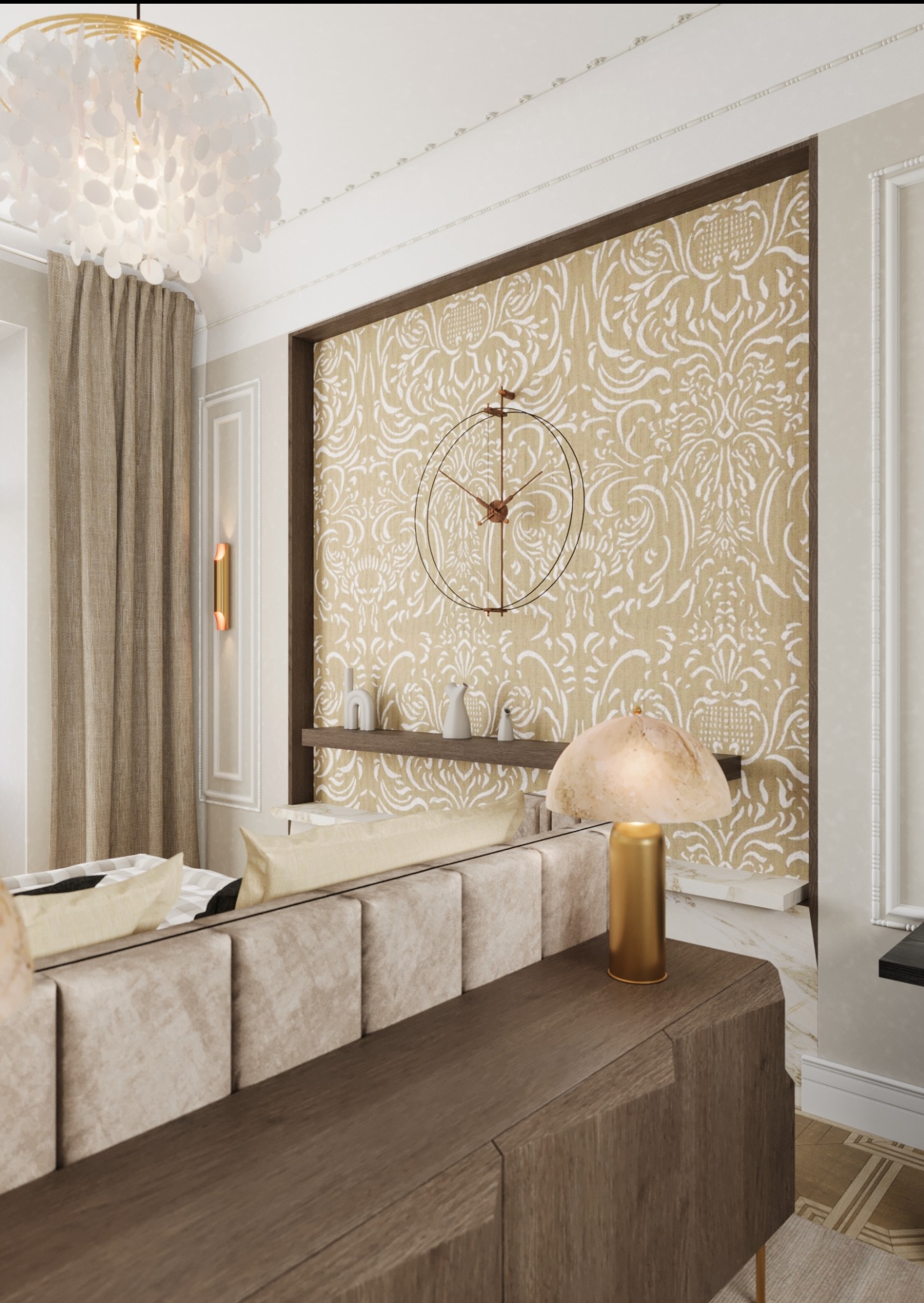 Elegancka sypialnia z tapetą w ornamenty, zegarem na ścianie, lampką nocną z abażurem z kamienia oraz dekoracyjnym żyrandolem z białych elementów.