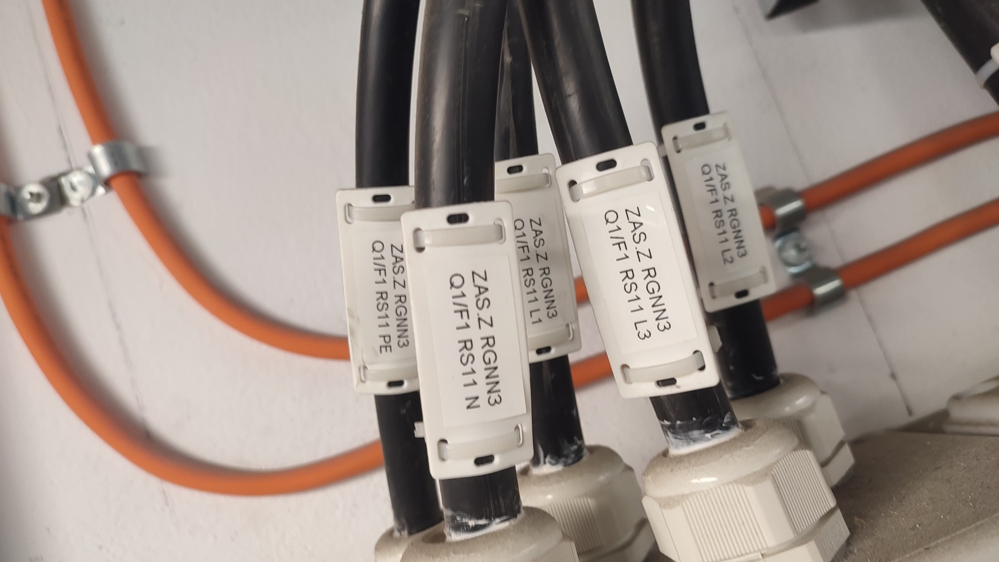 Przemysłowe instalacje elektryczne