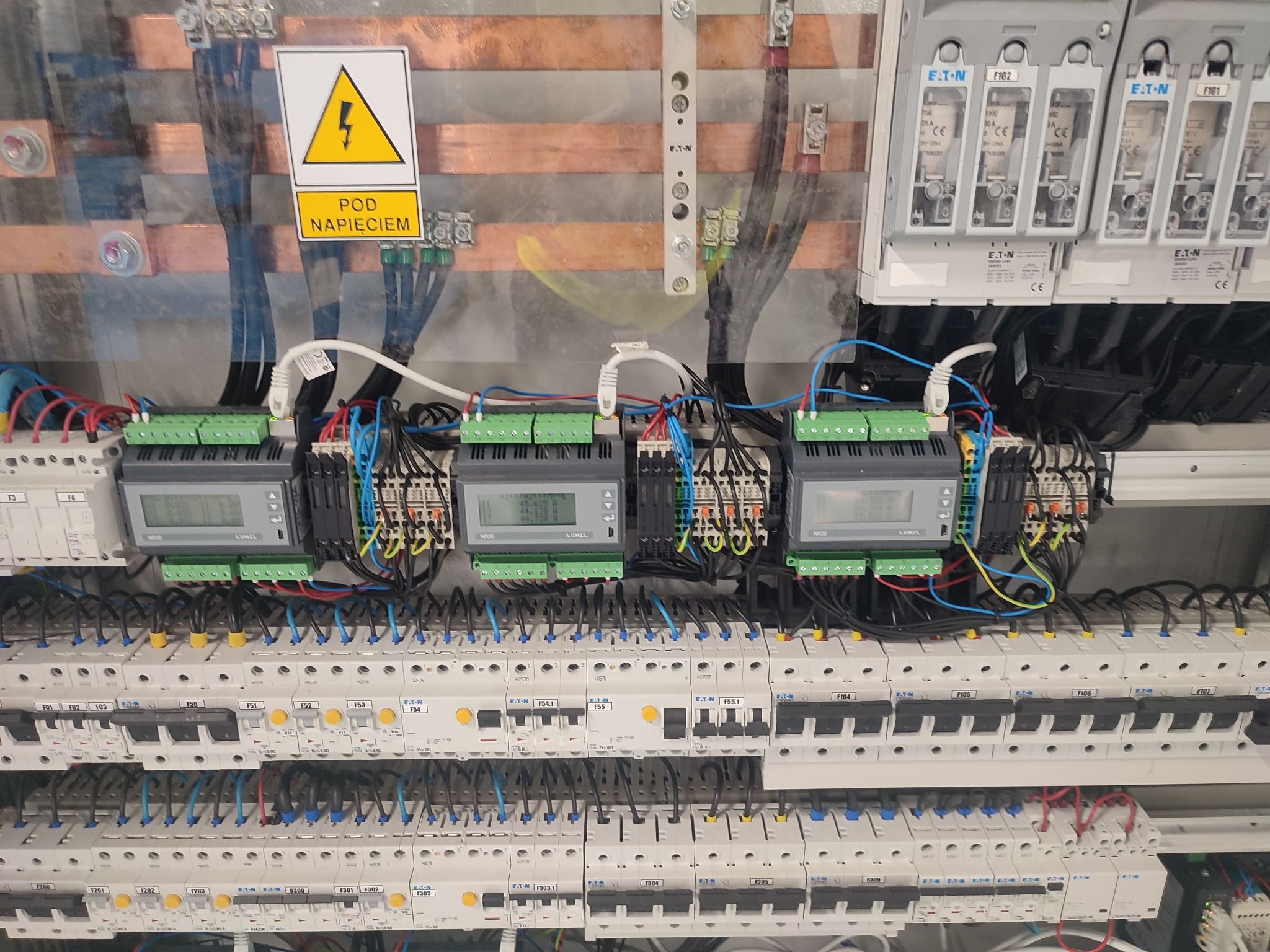 Układy pomiaru mediów - tutaj pomiar parametrów sieci elektrycznej