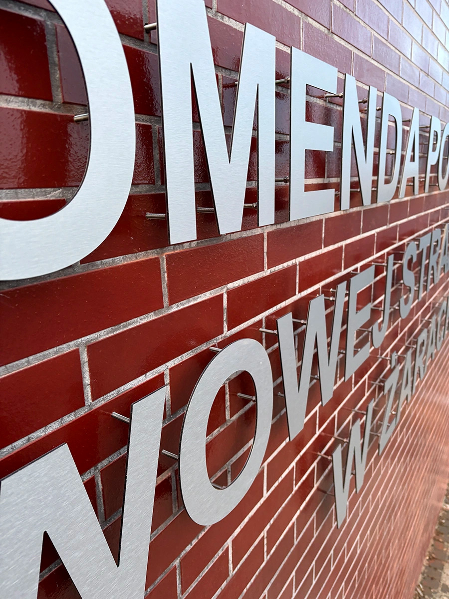 napis na dystansach komenda straży pożarnej