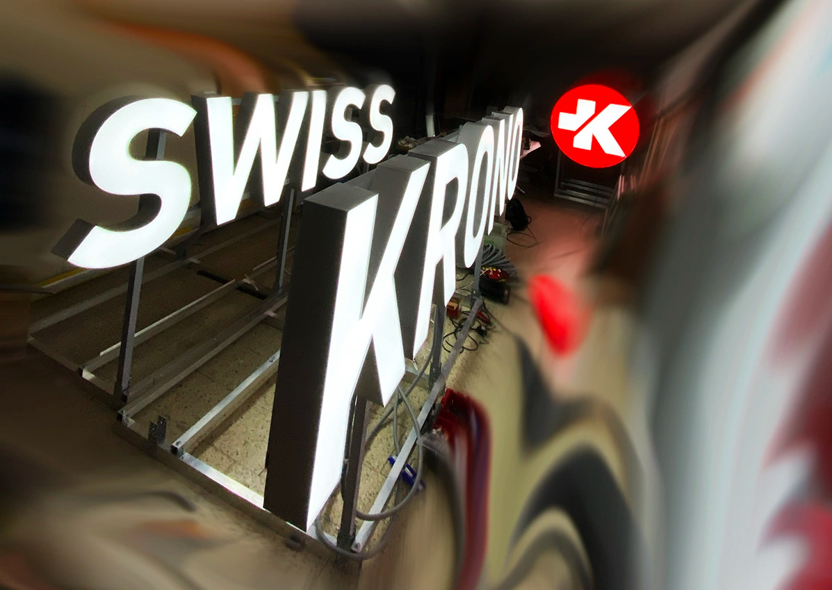 SWISS KRONO ŻARY logo podświetlane przed montażem