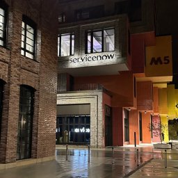 BrandCoast - producent liter z efektem halo.