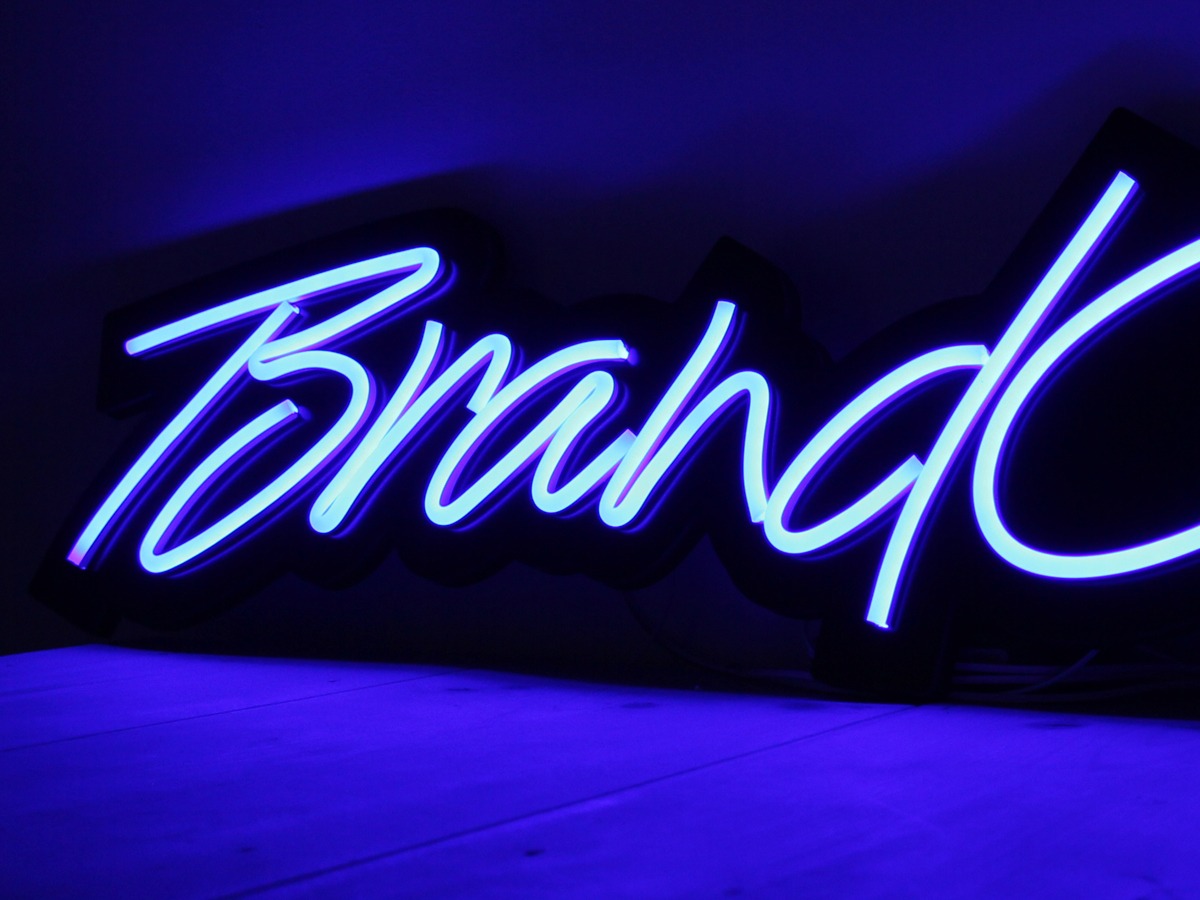 BrandCoast - producent neonów.