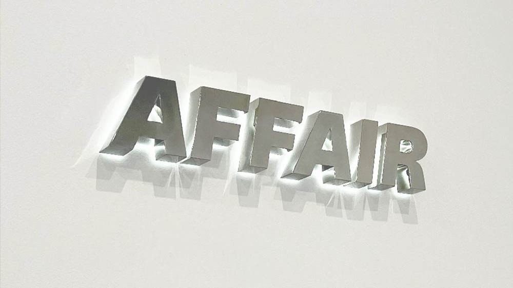 BrandCoast - producent podświetlanych liter z metalu.