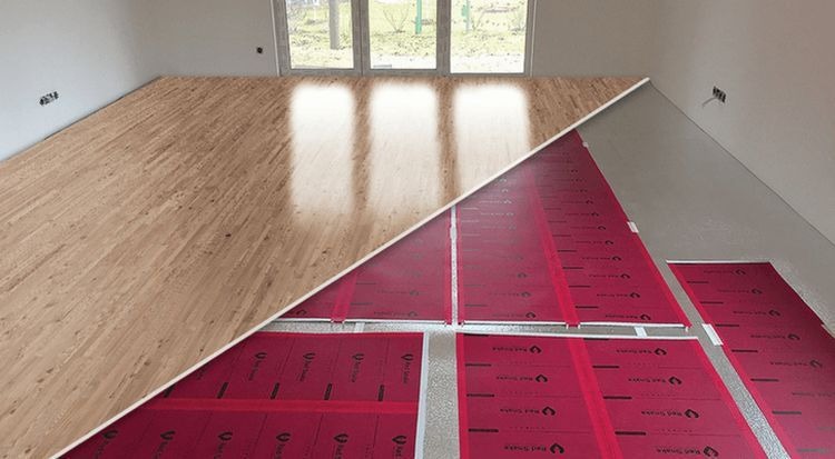 Porównanie wykończonej podłogi drewnianej z zainstalowanym systemem czerwonych mat grzewczych, widok z góry na jasne pomieszczenie z oknem.