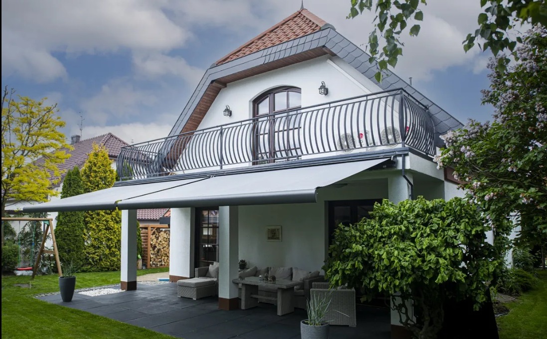 Markizy tarasowe – Ochrona przed słońcem dla tarasu w nowoczesnym stylu.