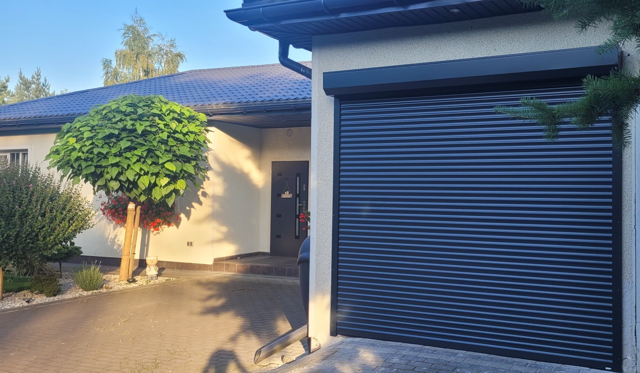 W naszej ofercie znajdziecie Państwo również bramy rolowane.