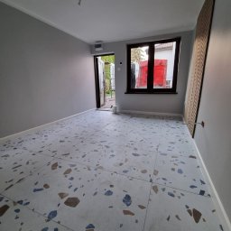 Mały lokal usługowy. Remont 